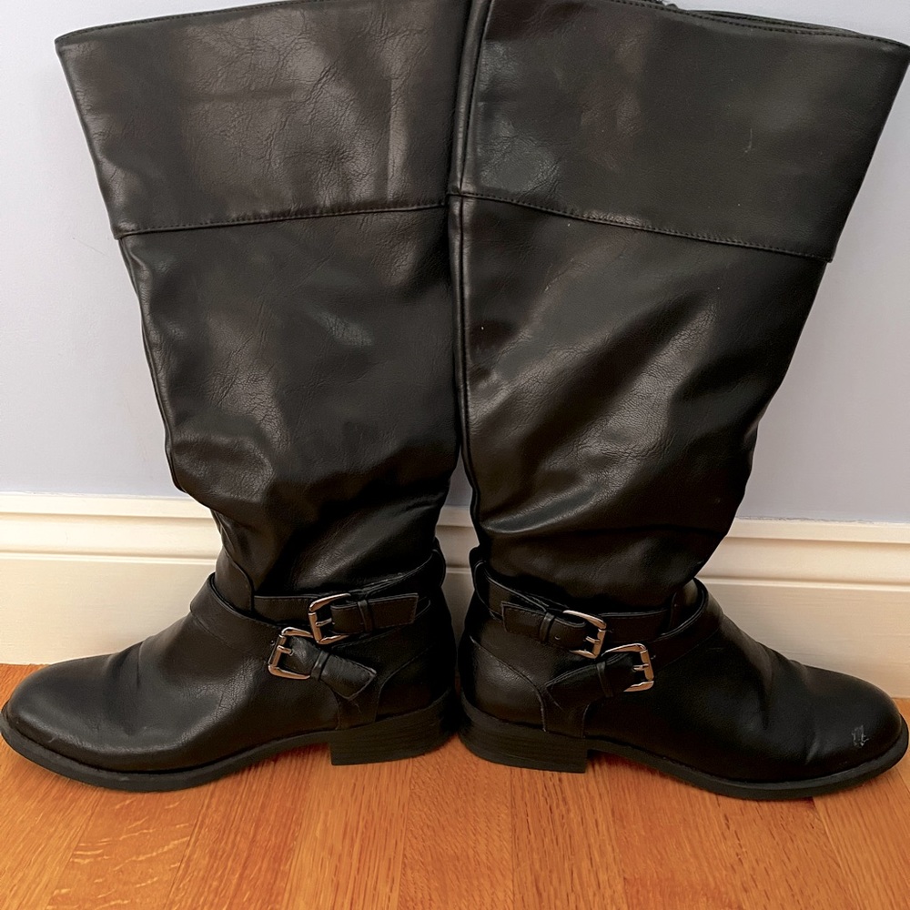 Lightly Worn Black Boots- Size 8